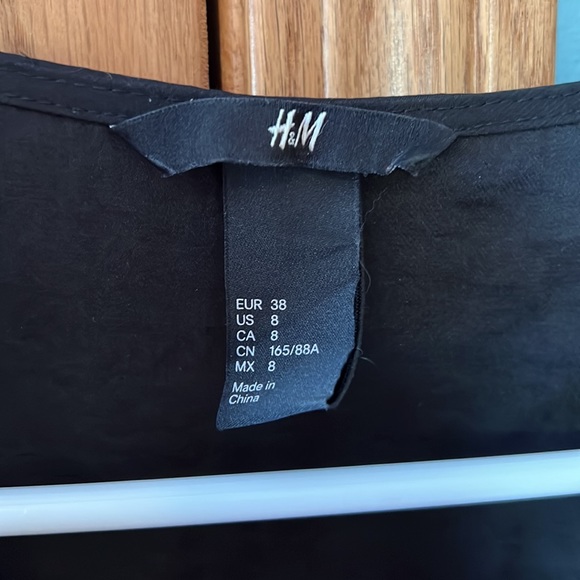 H&M Little Black Dress Size 8 Gold Zipper V-neck Pleats Defined Waist Party Goth - Picture 6 of 7